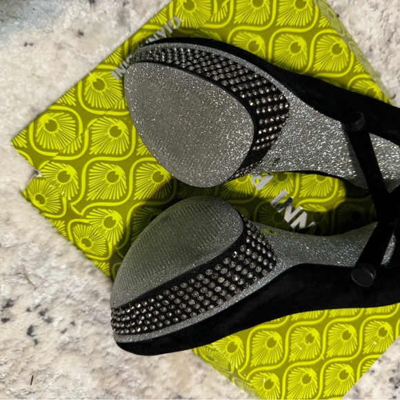 NEVER WORN!!! Gianni Bini Black suede heels with glitter platform bottom. - Picture 2 of 4